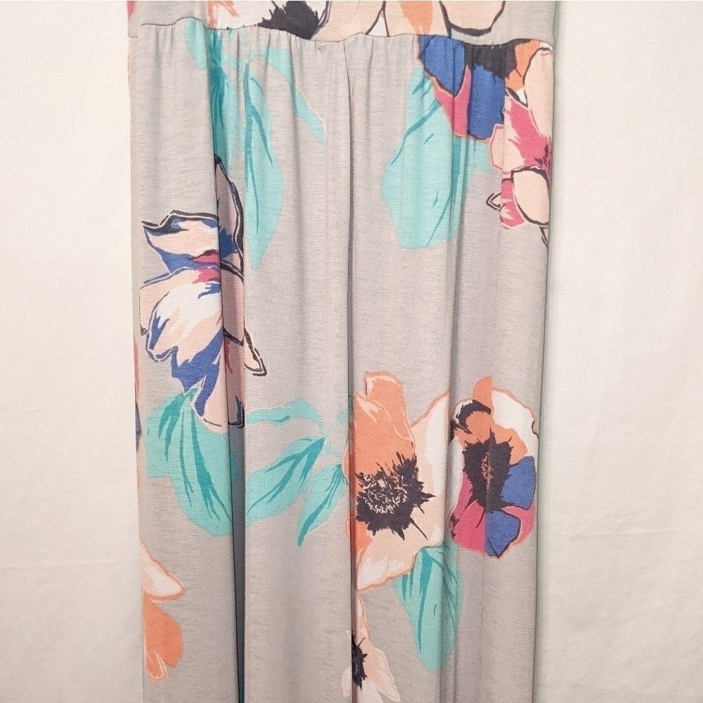 Entro Floral Maxi Dress‎ - Picture 2 of 7